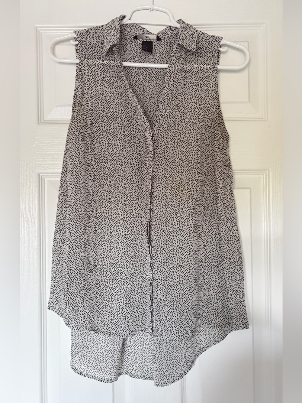 H&M Sleeveless Button-Front Blouse — White with Black Micro Dot